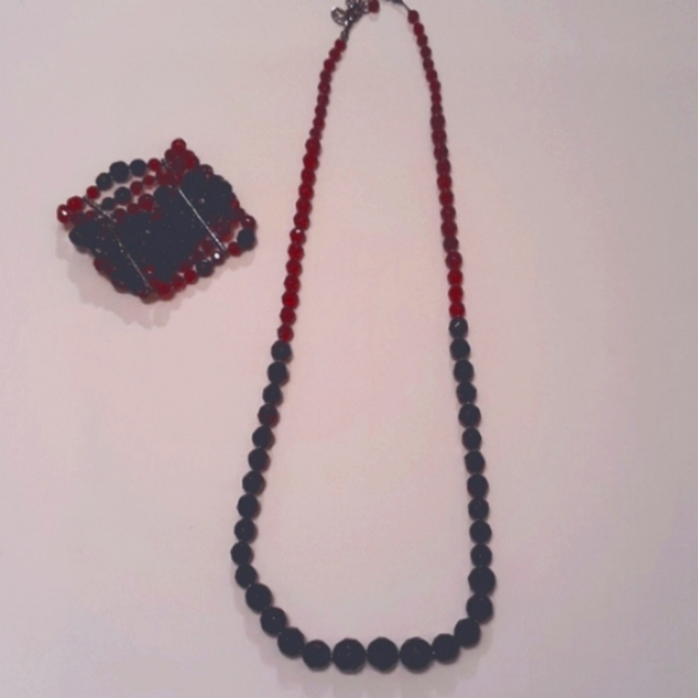 Whbm necklace set